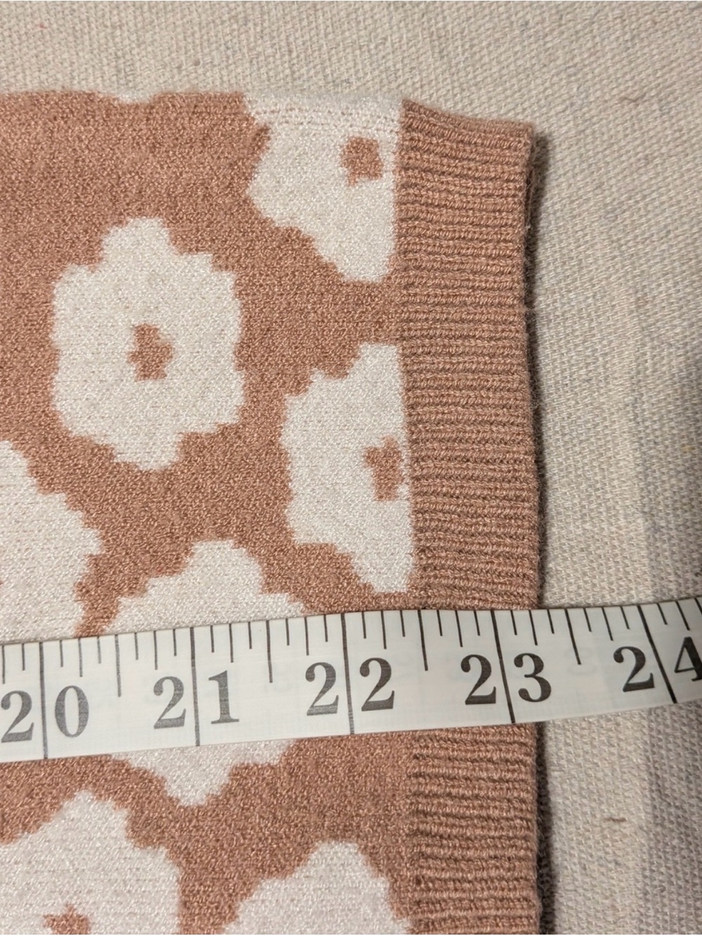 Floral Sweater Sweater in Camel and White - Picture 4 of 7